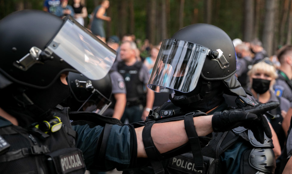 Gyventojų susirėmimas su policijos pareigūnais prie Rūdninkų poligono