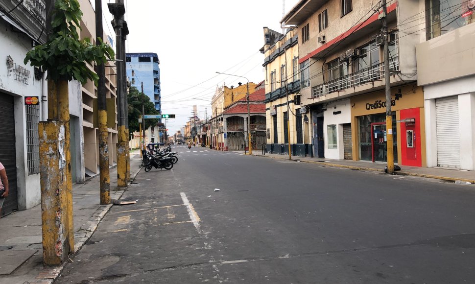 Ištuštėjusios Peru miestelio gatvės