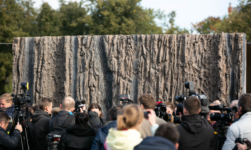 Visuomenei pristatytas Laisvės kalvos monumento realaus dydžio bandinys"