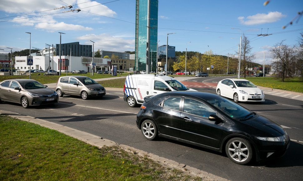 Transporto eismas ties „Pedagoginio universiteto“ žiedu