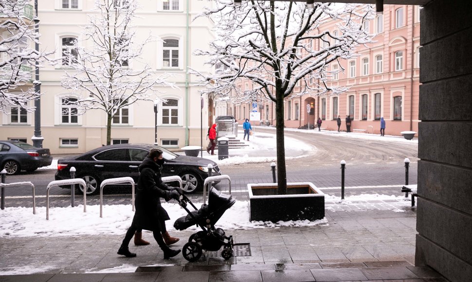 Į Vilnių sugrįžusi sniegu gausi žiema