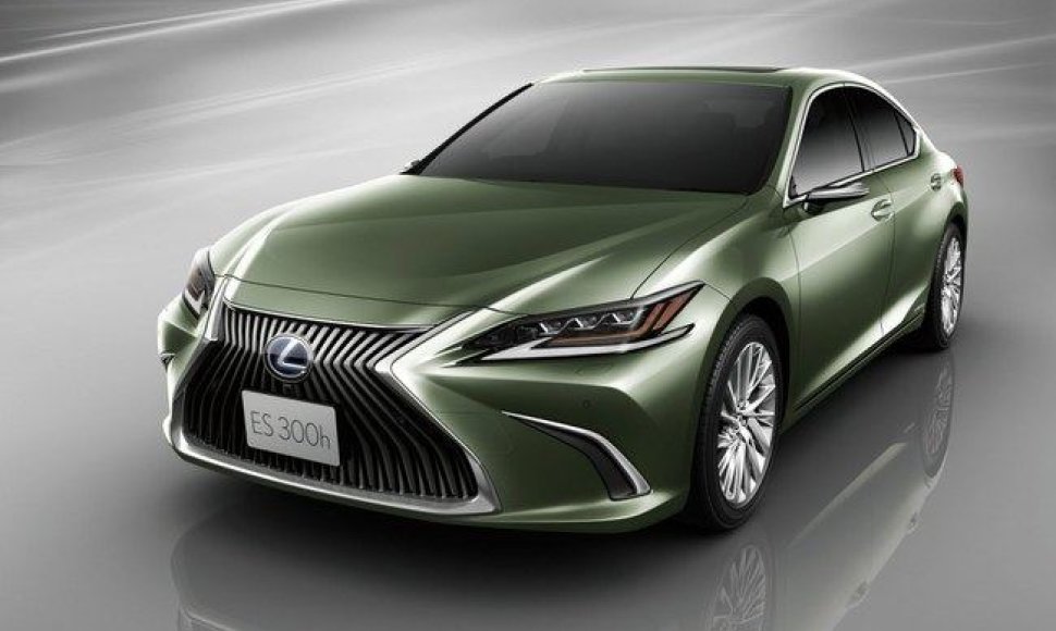 „Lexus ES 300h“ Japonijoje važinės be veidrodėlių