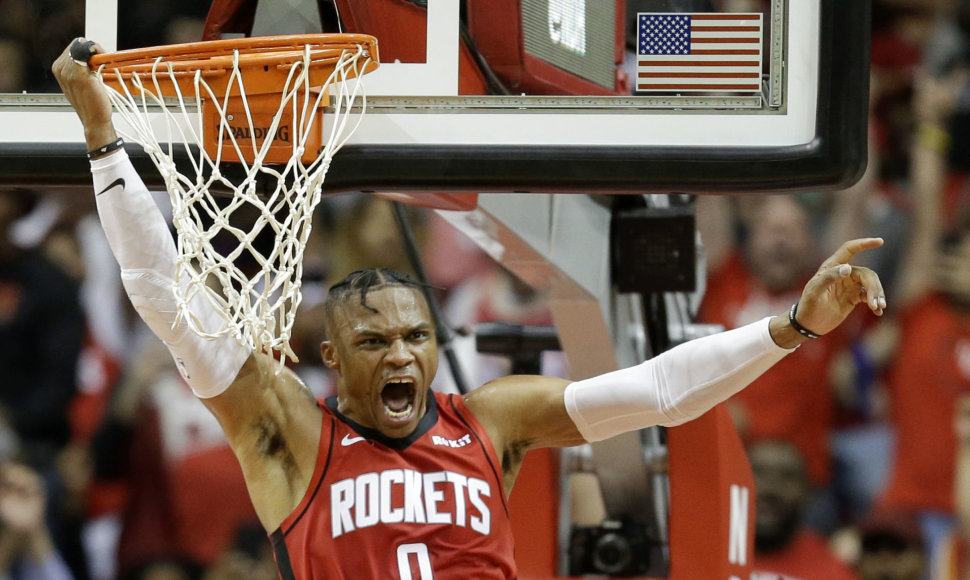 Russellas Westbrookas debiutavo „Rockets“ klube.