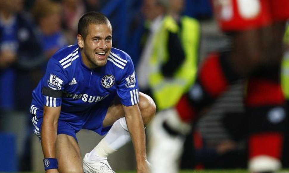 19-18. Londono „Chelsea“ saugas 27 metų anglas Joe Cole'as – 41,2 mln. Lt