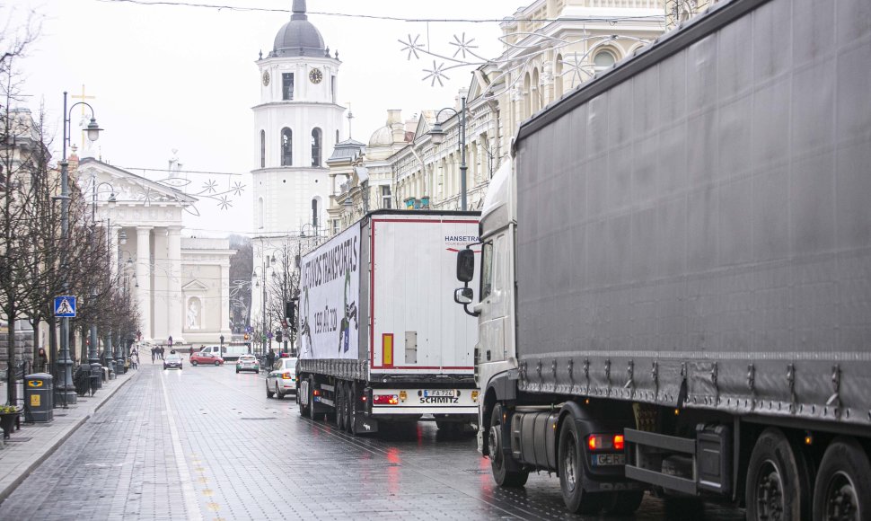 Protestuojantys vežėjai užplūdo Vilniaus centrą