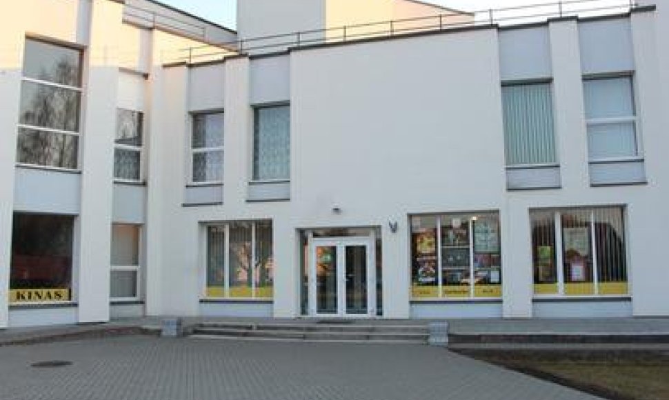 ​Jurbarko kultūros centre paaugliai nuginklavo vyriškį