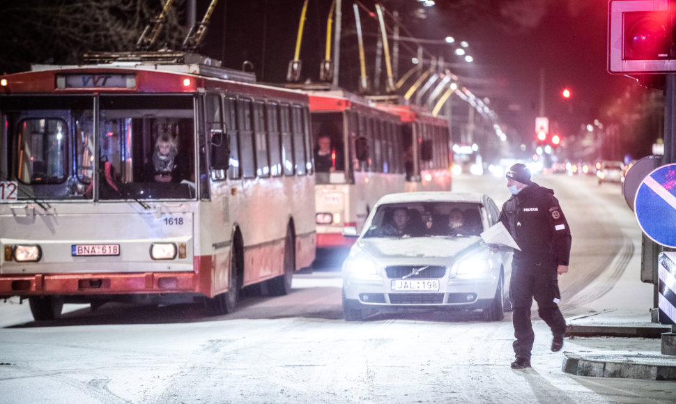 Plikledžio spąstai klupdo vairuotojus: pasipylė avarijos