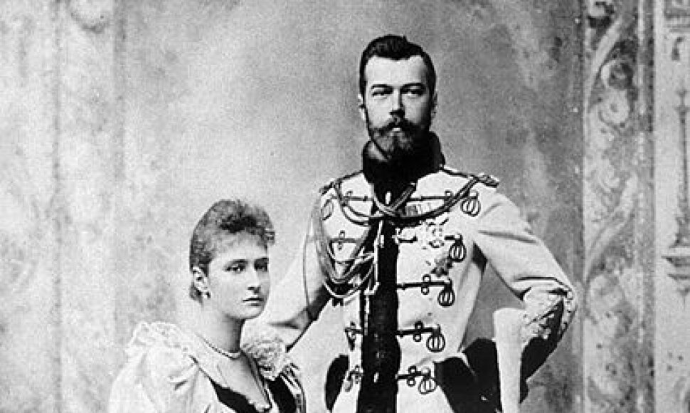 Romanovų dinastijos Rusijos caras Nikolajus II su būsima žmona Vokietijos princese Aleksandra