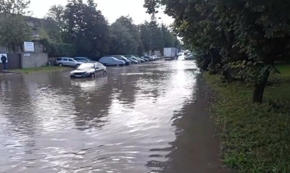 Apsemta Geologų gatvės atkarpa