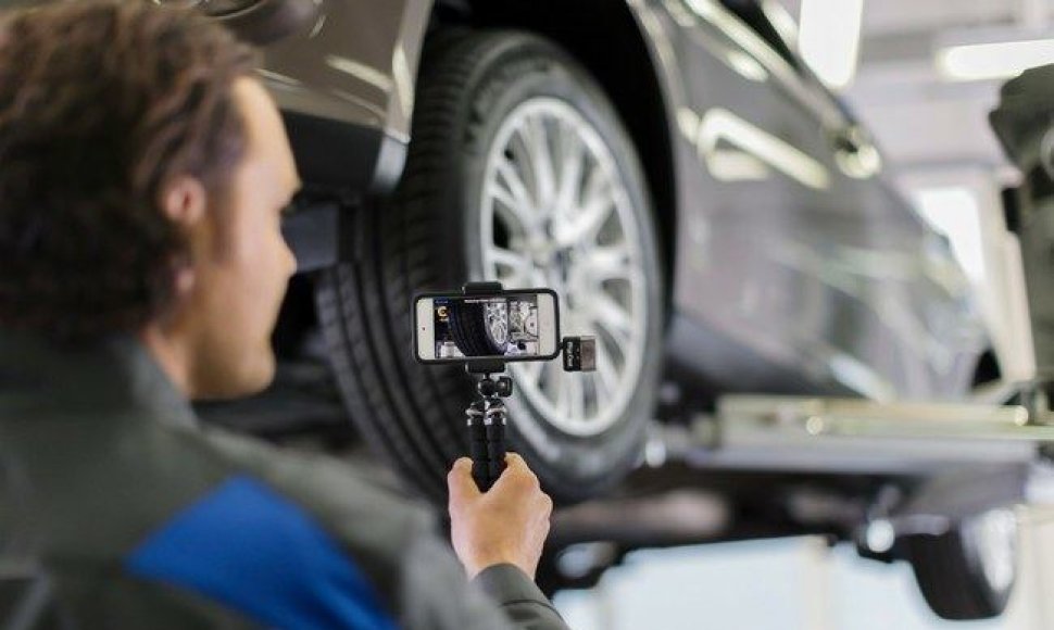 „Ford“ mechanikai vaizdo įrašuose klientams rodys automobilių trūkumus