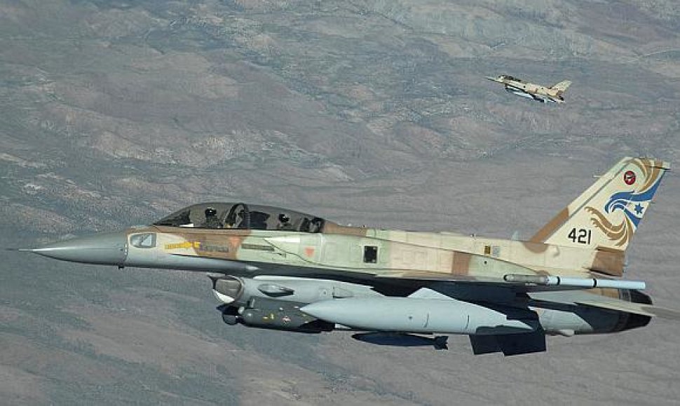 Izraelio naikintuvas F-16s