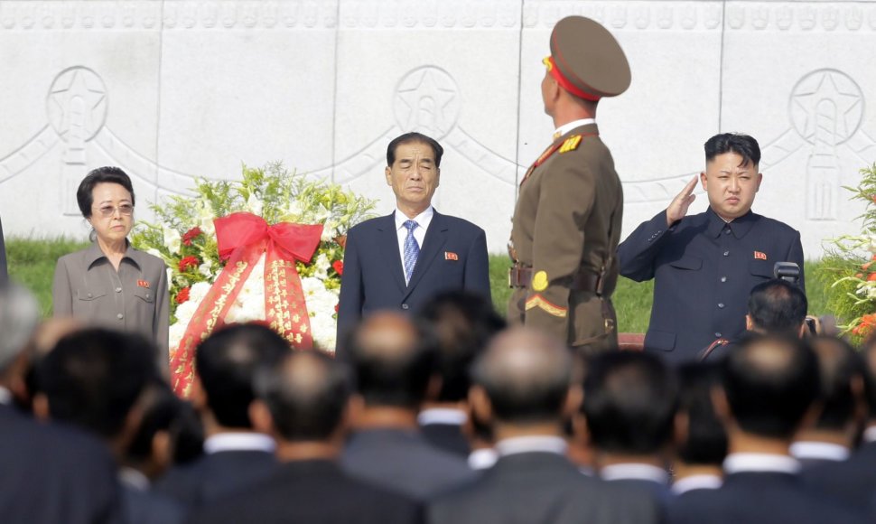 Kim Kyong Hui (kairėje) ir Kim Jong Unas (dešinėje)