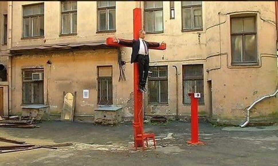 Latvijoje nukryžiuotas V.Putinas.