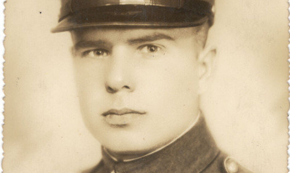 Povilas Anėnas, Pirmojo Lietuvos Prezidento karo mokyklos studentas 1938 m. Nuotrauka iš Tamučių šeimos asmeninio archyvo.