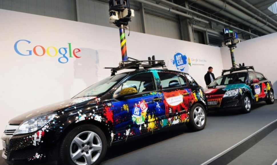 „Google Street View“ automobiliai.