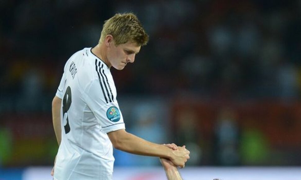 Toni Kroosas ir Rafaelis van der Vaartas