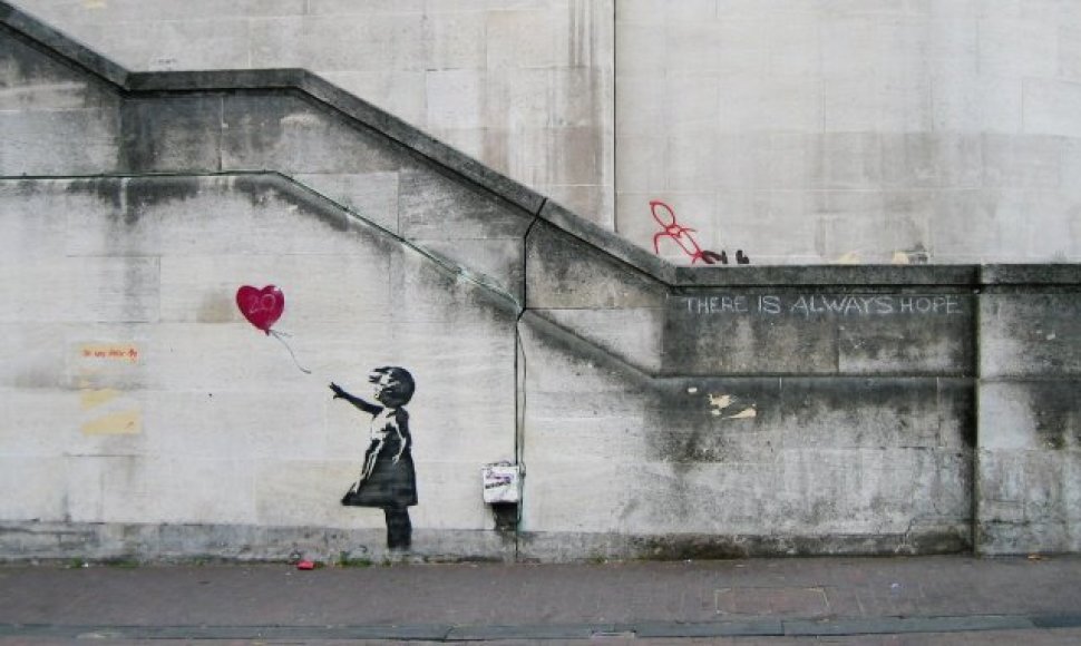 Žymusis Banksy grafitis „Mergaitė su balionu“, jau nuvalytas