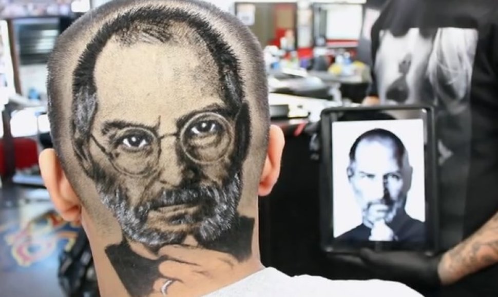 Steve'o Jobso portretas ant galvos
