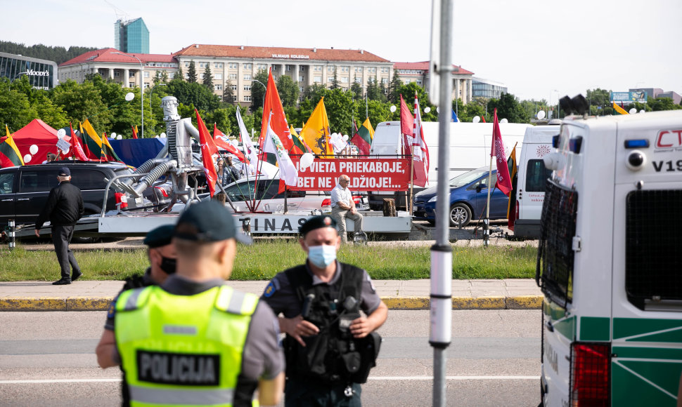 Šeimos gynimo maršo dalyvių protestas prie Seimo