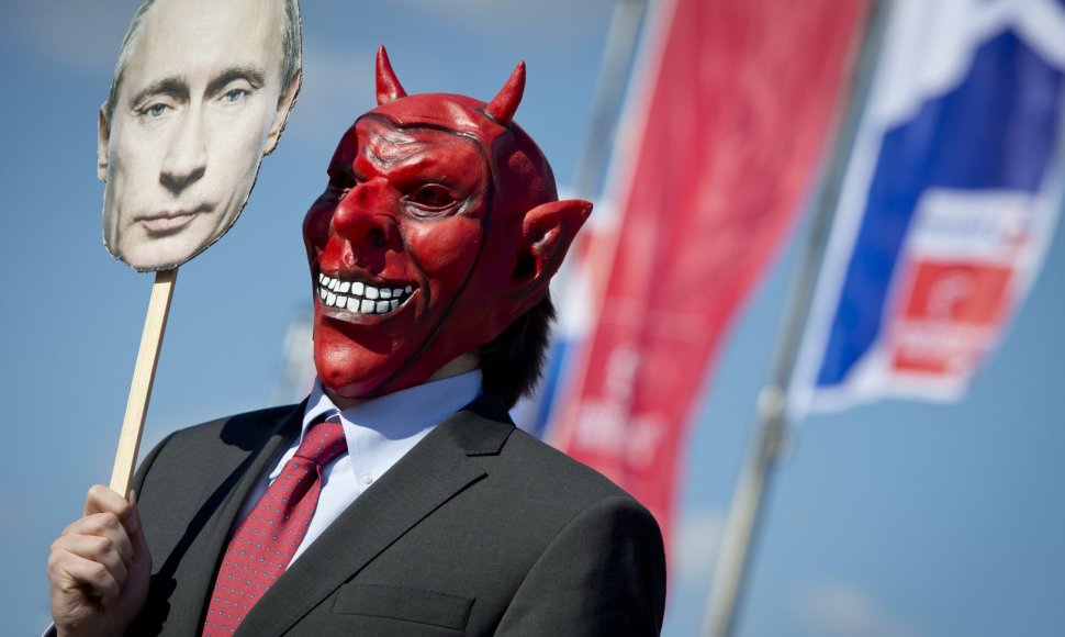 Protestuotojas prieš kruviną Vladimiro Putino režimą