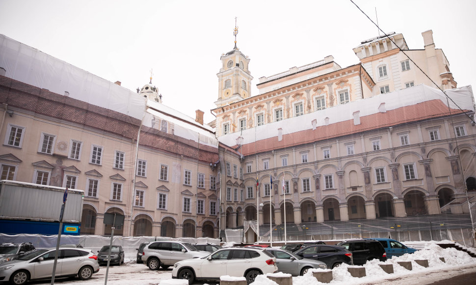 Renovuojami Vilniaus universiteto centriniai rūmai