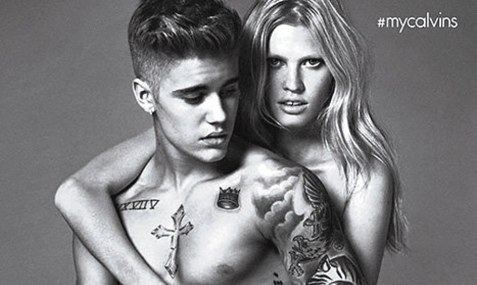 Justinas Bieberis ir Lara Stone „Calvin Klein“ reklamoje