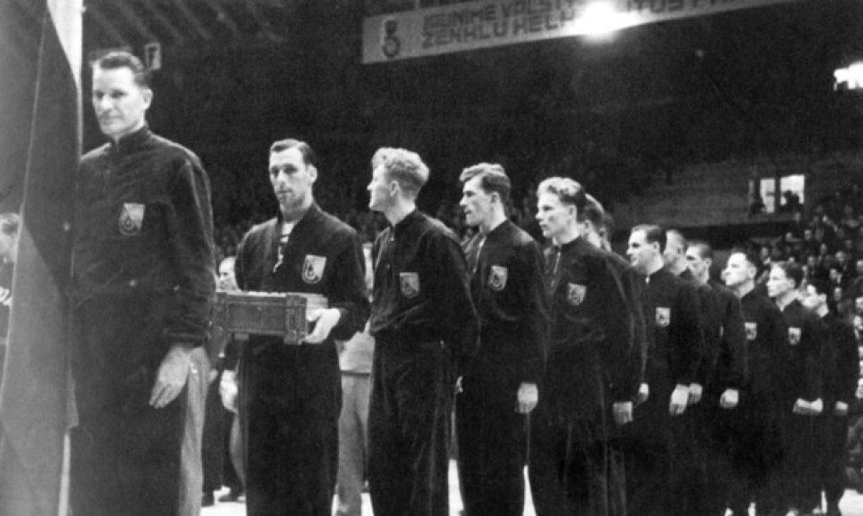 Lietuvos rinktinė Europos krepšinio čempionate prieš 75 metus 