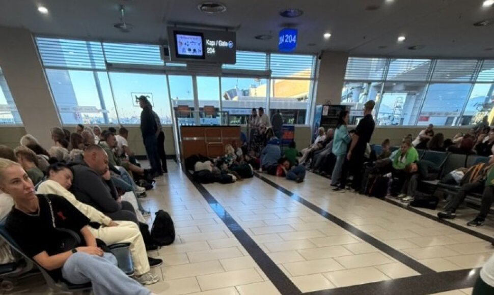 Keleiviai Turkijos oro uoste