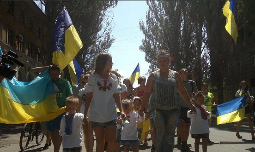 Slovjansko jaunimas žygiavo už Ukrainos vienybę.