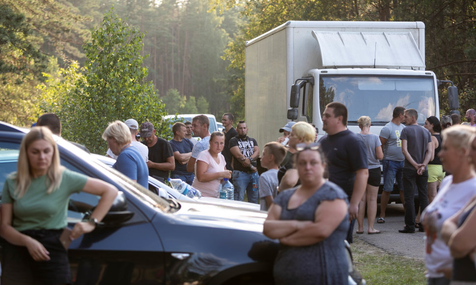 Rūdninkų poligone ruošiantis apgyvendinti migrantus, blokuojamas patekimas į teritoriją