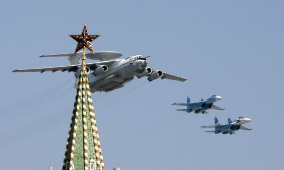 Rusų lėktuvai virš Raudonosios aikštės Maskvoje