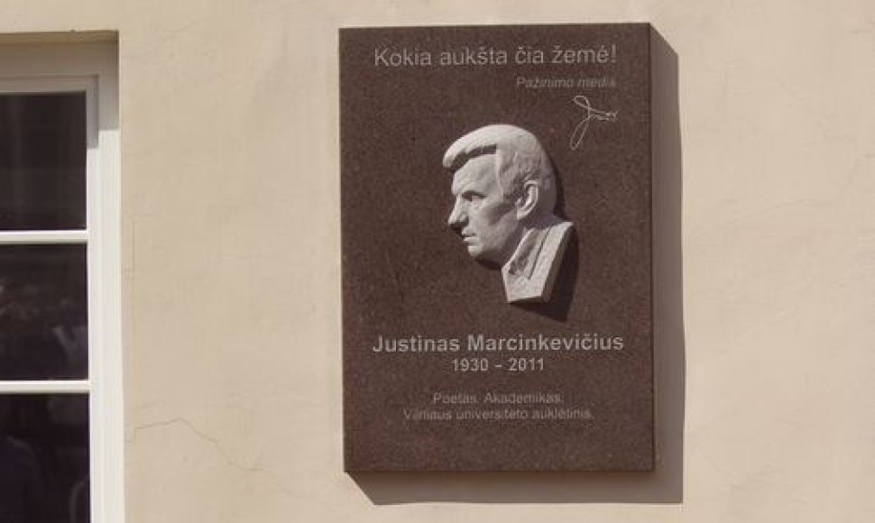 M.K.Sarbievijaus kiemelyje atidengta atminimo lenta Justinui Marcinkevičiui. 