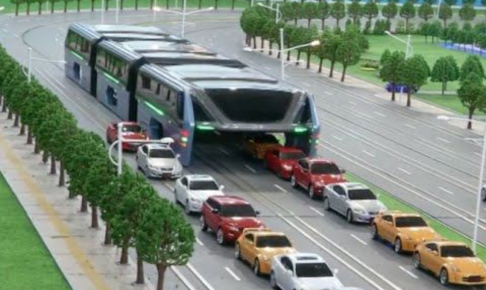 chinas-transit-elevated-bus-debuts-at-beijing-intel-high-tech-expo