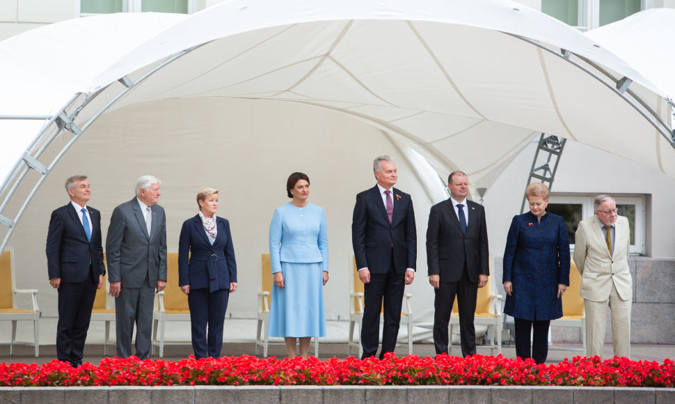 Valstybės vėliavų pakėlimo ceremonija