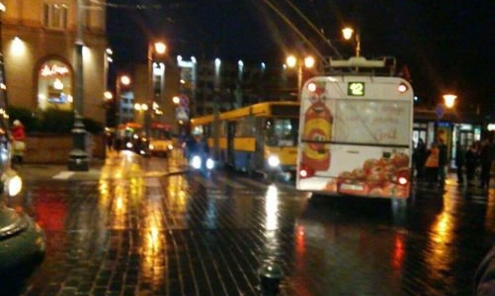 Avarija sostinės centre sutrikdė vie&scaron;ojo transporto darbą. 