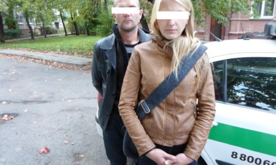 Pareigūnams įkliuvo porelė, įtariama vagyste i&scaron; drabužių parduotuvės.
