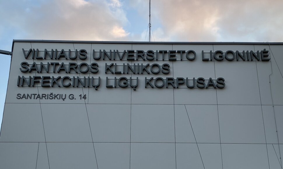 Koronavirusu galimai užsikrėtęs asmuo atvežtas į Santaros klinikų infekcinių ligų kliniką