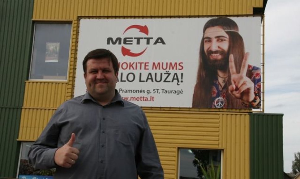 Bendrovės „Metta“ vadovas Marius Jucikas originaliai reklamuoja savo verslą