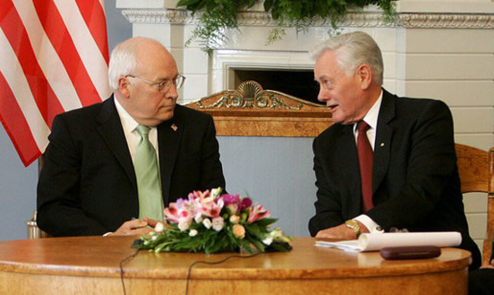 Lietuvos prezidentas Valdas Adamkus ir JAV viceprezidentas Dickas Cheney Vilniuje 2006-aisiais