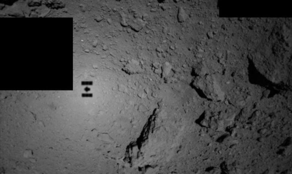 Iš „Hayabusa 2“ erdvėlaivio nufotografuotas asteroido Ryugu paviršius