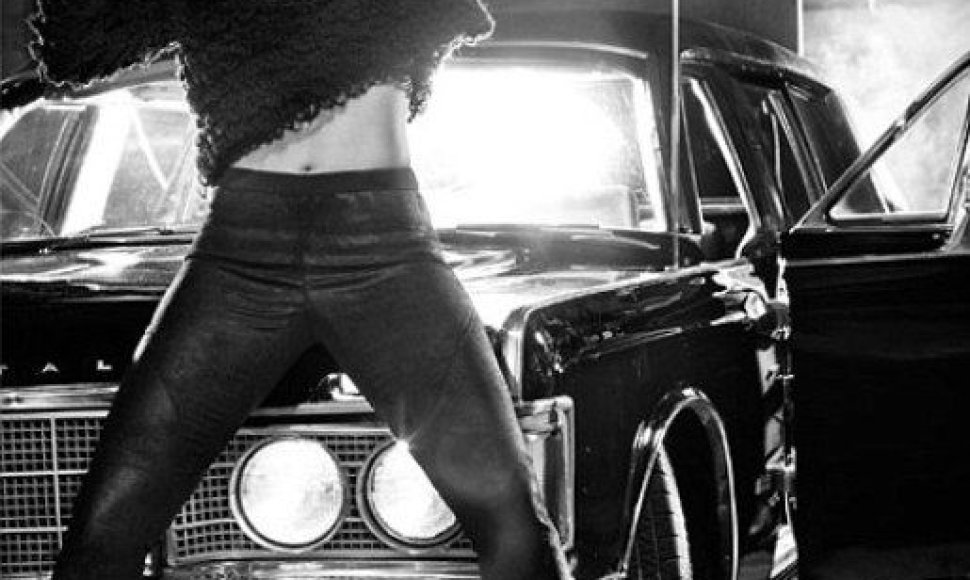 Rihannos nuotrauka „Armani Jeans“ reklamai 