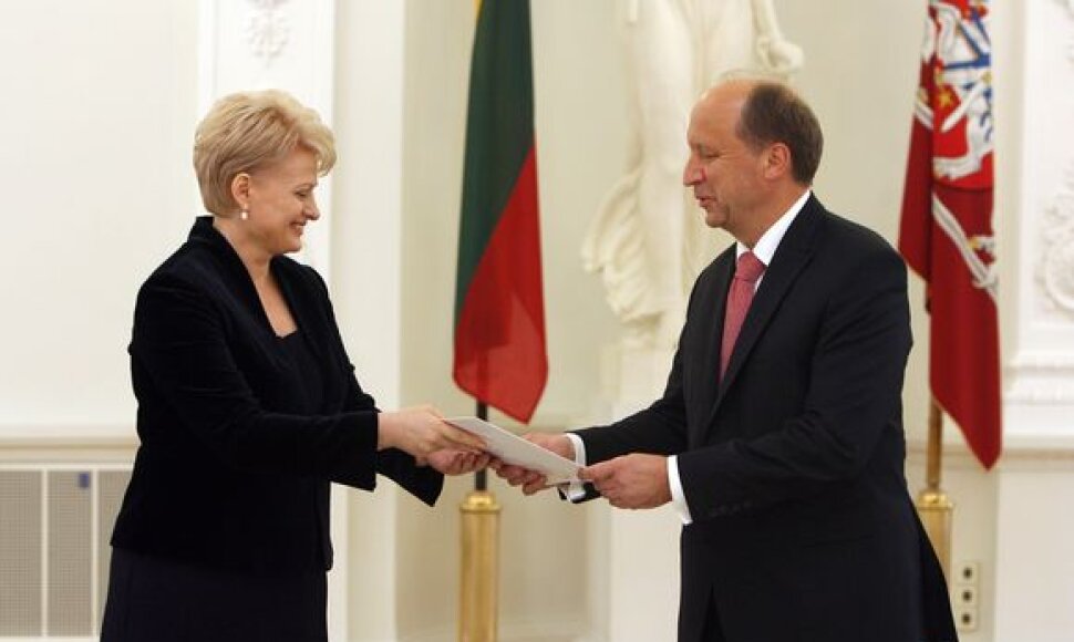 Premjeras Andrius Kubilius grąžino prezidentei Vyriausybės įgaliojimus.