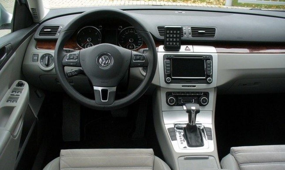 12-os metų senumo VW Passat salonas