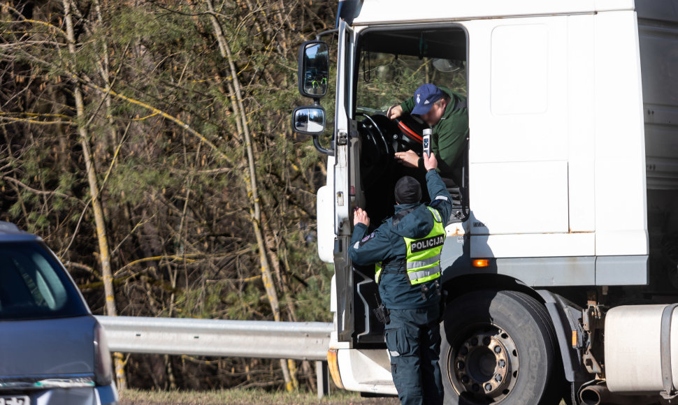 Rytinis kelių policijos reidas Eišiškių plente