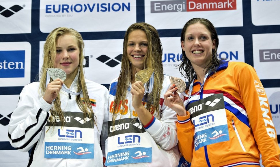 50 m plaukimo krūtine prizininkės Rūta Meilutytė, Yuliya Efimova ir Moniek Nijhuis