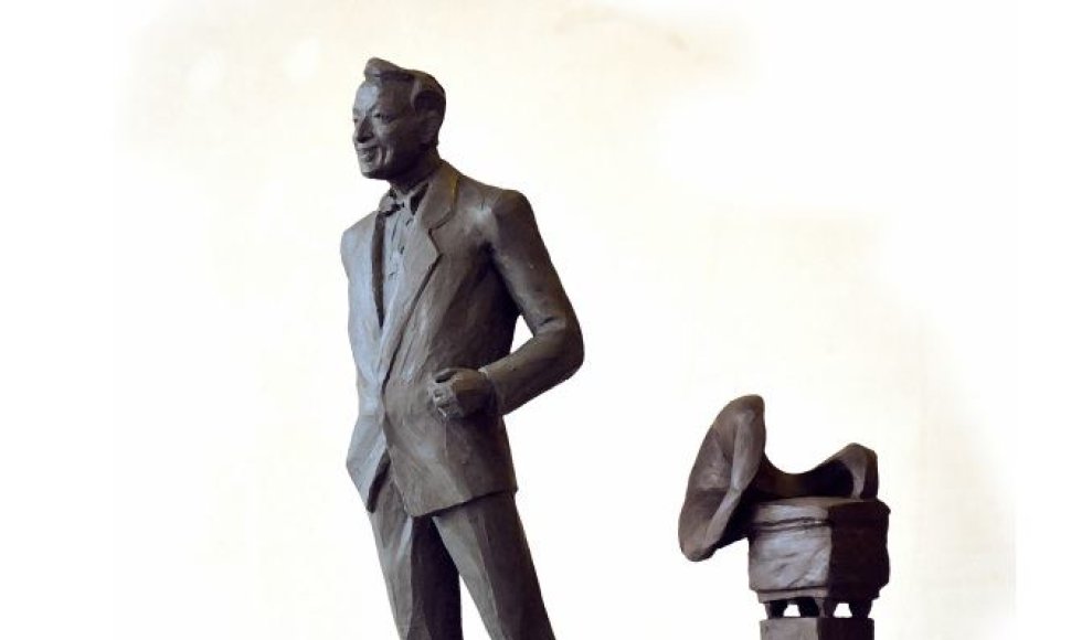 Vienas iš siūlomų variantų – S.Povilaičio paminklas su gramofonu.