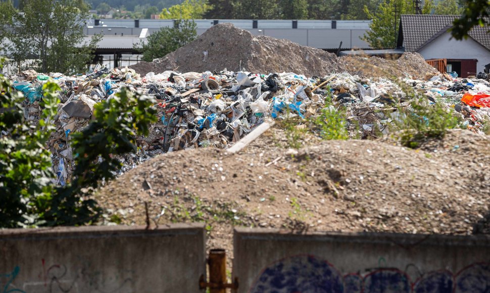 Statybinių atliekų rūšiavimo aikštelė Salininkuose, P.Žvirkos gatvėje