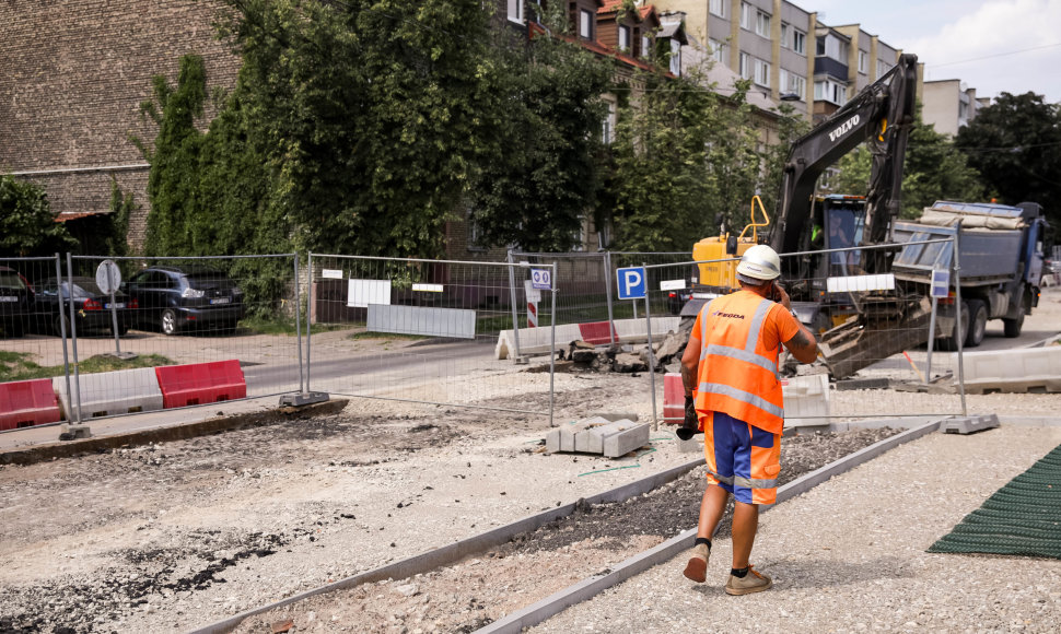 Gatvės ir dviračių tako įrengimo darbai Algirdo gatvėje