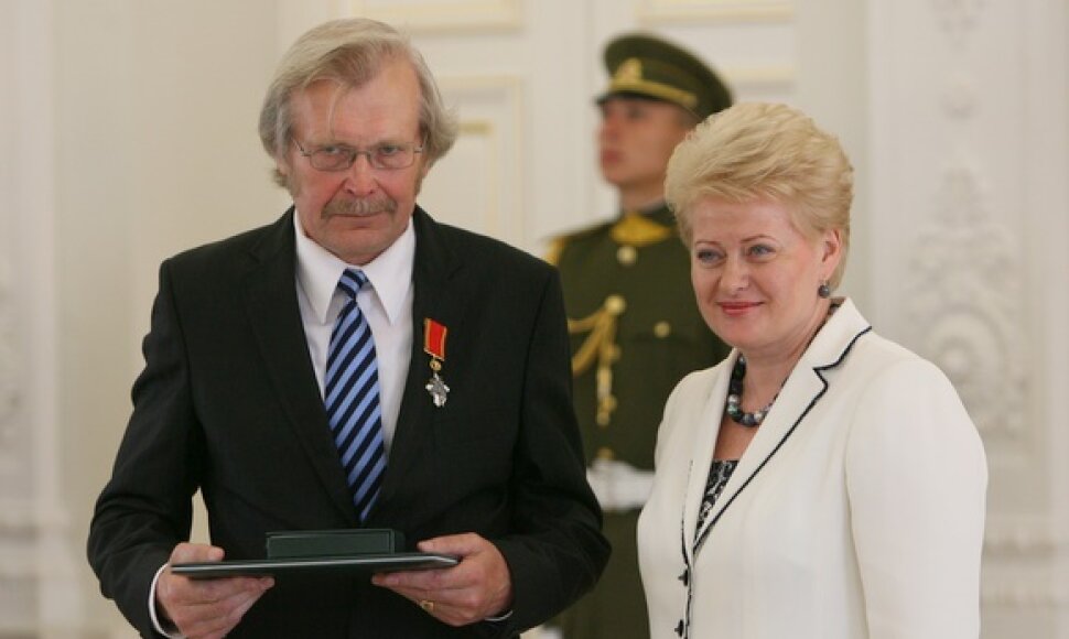 Apdovanojamas Stanislovas Juodvalkis