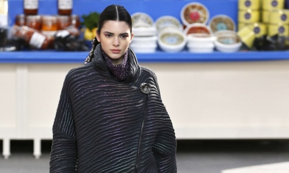 Kendall Jenner „Chanel“ kolekcijos pristatyme